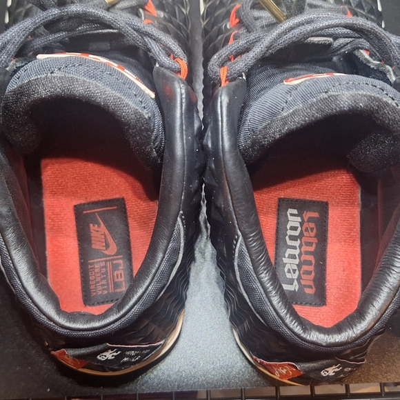 Mens Size 12 Nike Lebron Sneakers - Picture 4 of 8